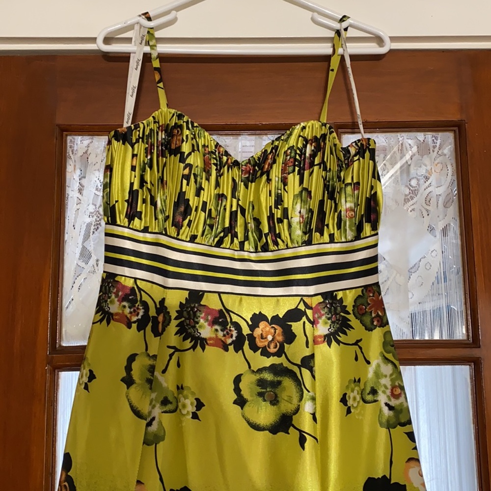 Prom gown - Picture 2 of 5